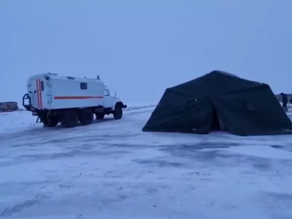 Фото к материалу: На трассах Ростовской области из-за снегопада развернули пункты обогрева