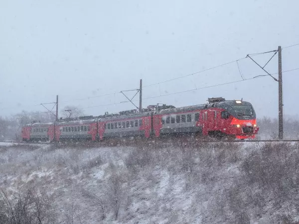 Фото к материалу: Власти Ростова предложили людям пересесть на электрички из-за непогоды