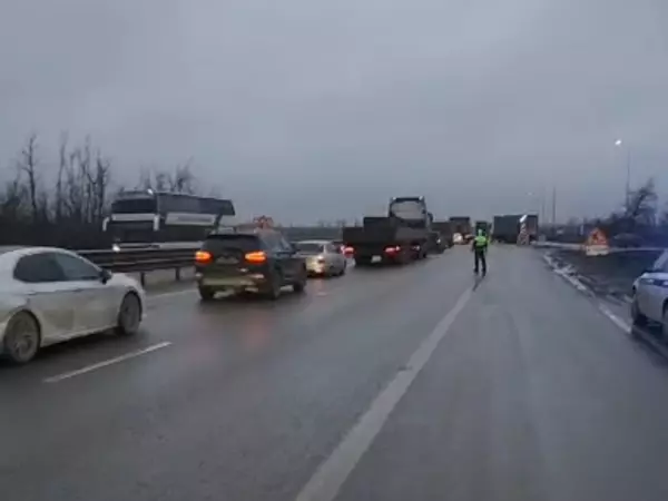 Фото к материалу: Водителей Ростовской области предупредили о ремонте трассы М-4 «Дон»