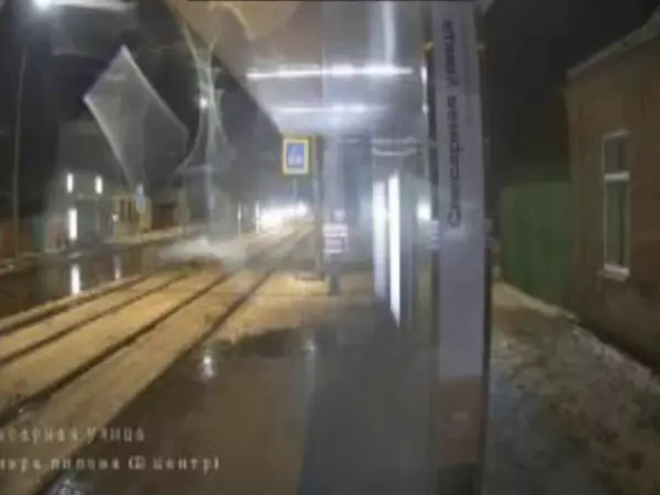 Фото к материалу: В Таганроге несовершеннолетние расстреляли два остановочных павильона