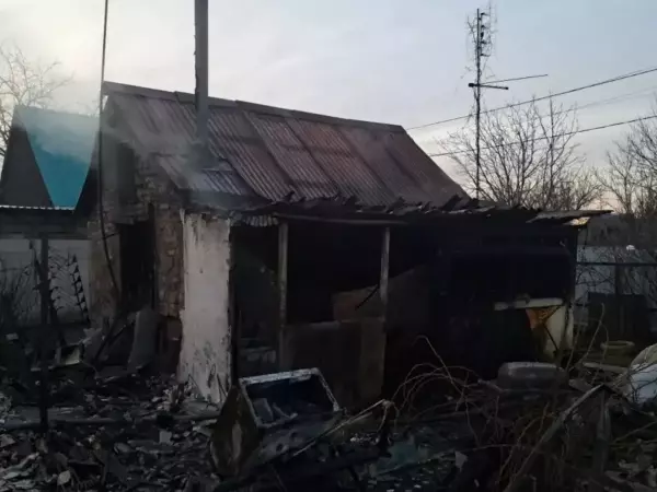 Фото к материалу: За минувшие сутки пожарные Ростовской области потушили пять пожаров и спасли одного человека