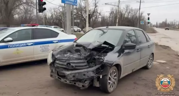 Фото к материалу: Кузов - всмятку: шестилетний малыш пострадал в ДТП с иномаркой в Волгодонске