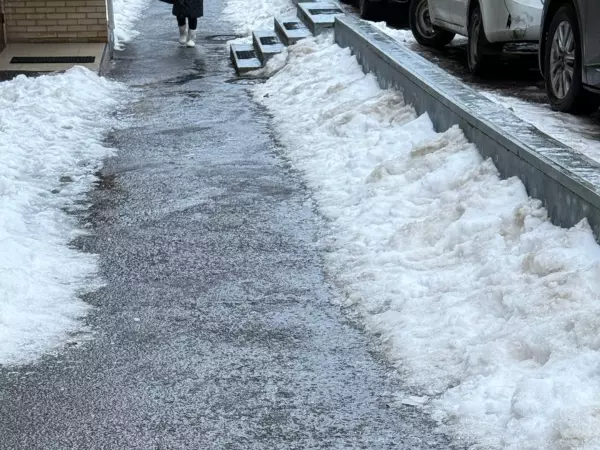 Фото к материалу: Дороги Ростова превратились в ледовый каток 13 февраля