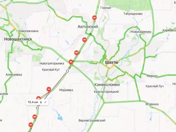 Фото к материалу: В районе аэропорта Платов собралась десятикилометровая пробка