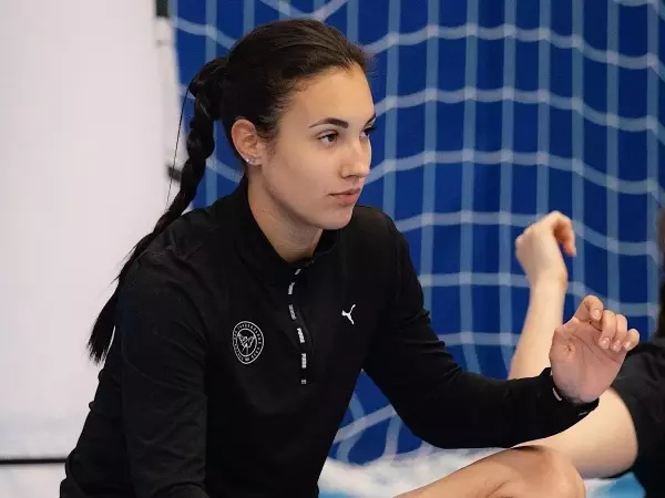 Фото к материалу: Во время матча с «Кубанью» гандболистке «Ростов-Дона» сломали нос