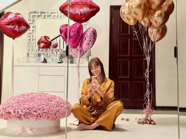 Фото к материалу: Полина Диброва получила более полутысячи роз на День влюбленных