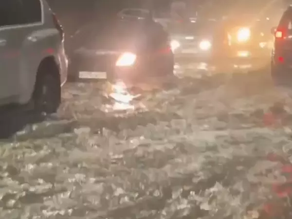 Фото к материалу: Улица Оганова в Ростове превратилась в сплошную реку