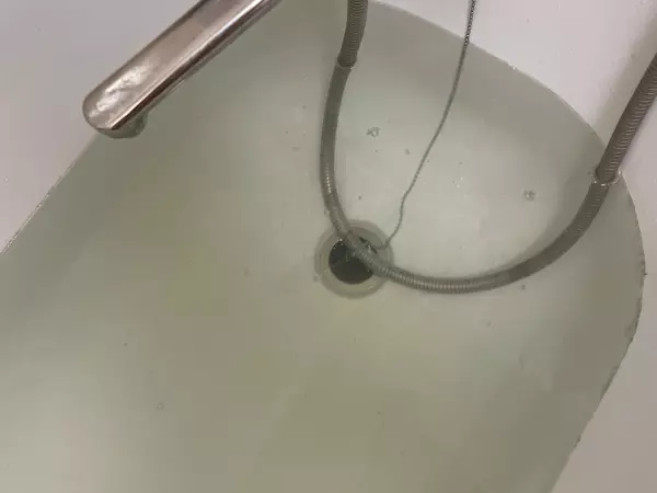 Фото к материалу: Мутная жижа полилась из кранов ростовчан на Вертолетном поле