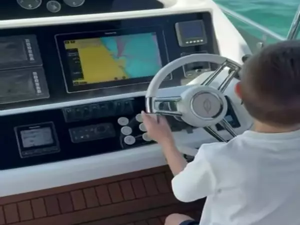 Фото к материалу: Виктория Лопырева показала, как отдыхает с сыном на яхте