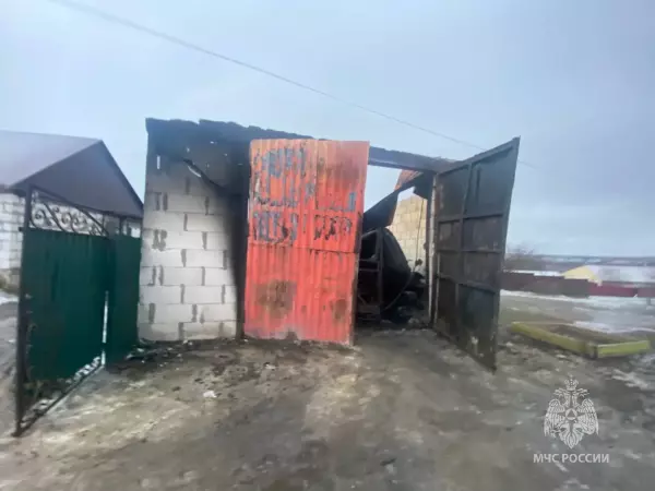 Фото к материалу: В Ростовской области 67-летний мужчина погиб при пожаре в гараже