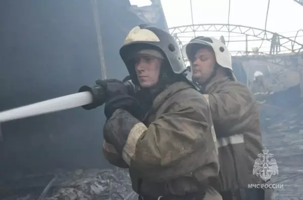 Фото к материалу: За минувшие сутки донские спасатели потушили 7 пожаров и вызволили двоих из аварии