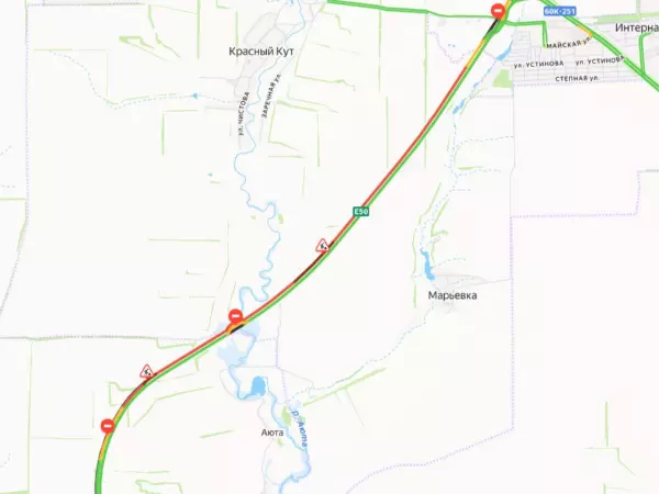Фото к материалу: Под Шахтами образовалась многокилометровая пробка из-за дорожных работ