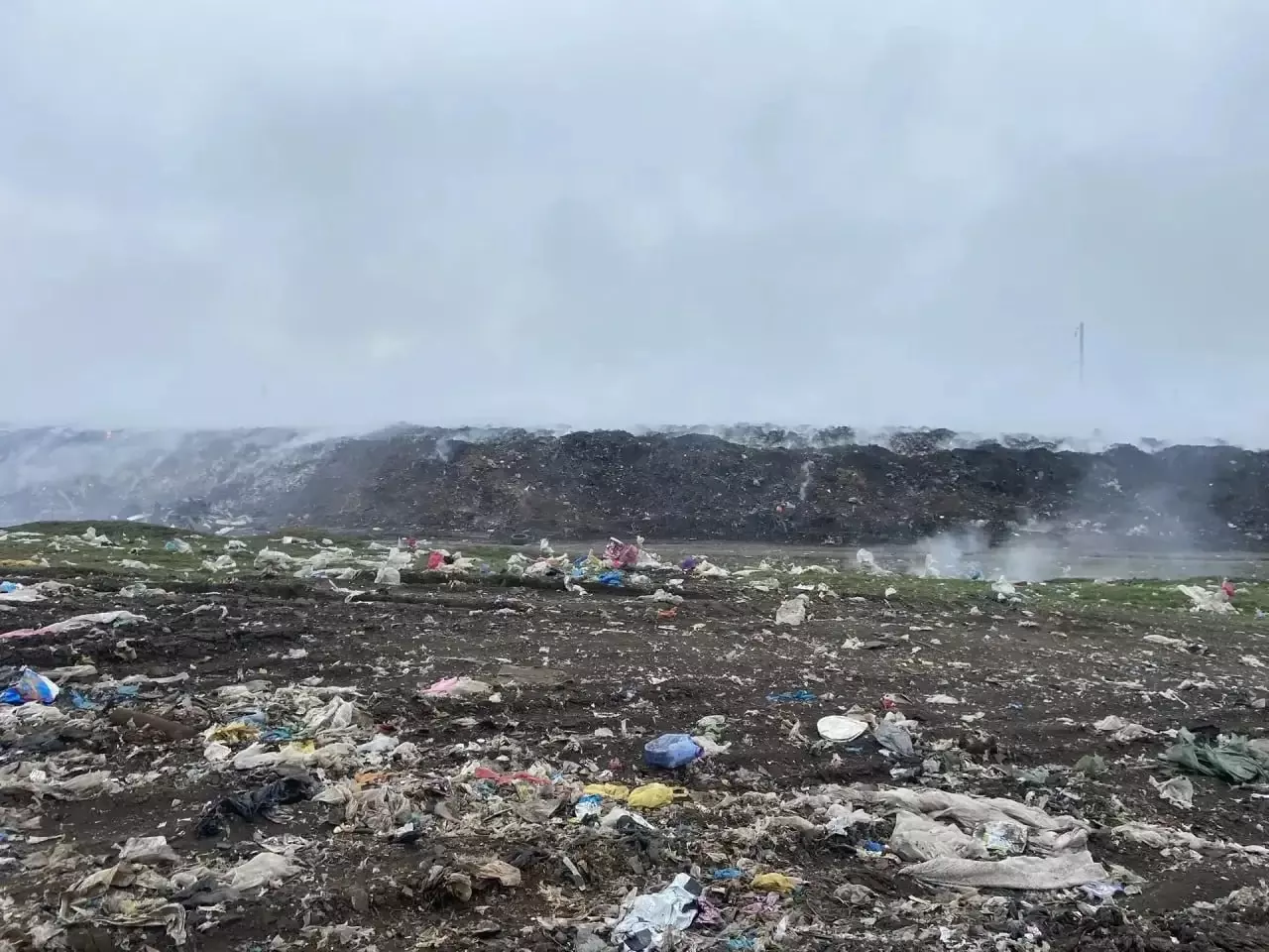 В Багаевской из-за тления на мусорном полигоне временно прекратили прием отходов