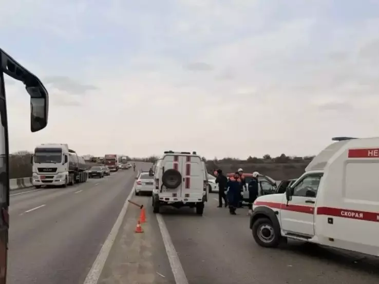 В жестком ДТП на трассе Ростов-Таганрог двое погибли и двое пострадали