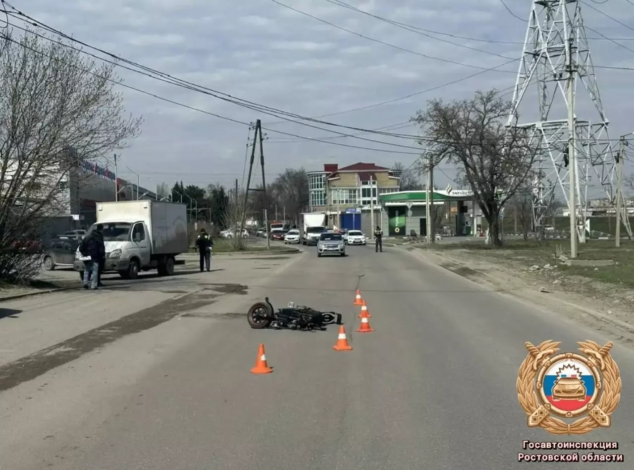 В ДТП с хлебовозом в Ростовской области пострадал водитель электровелосипеда