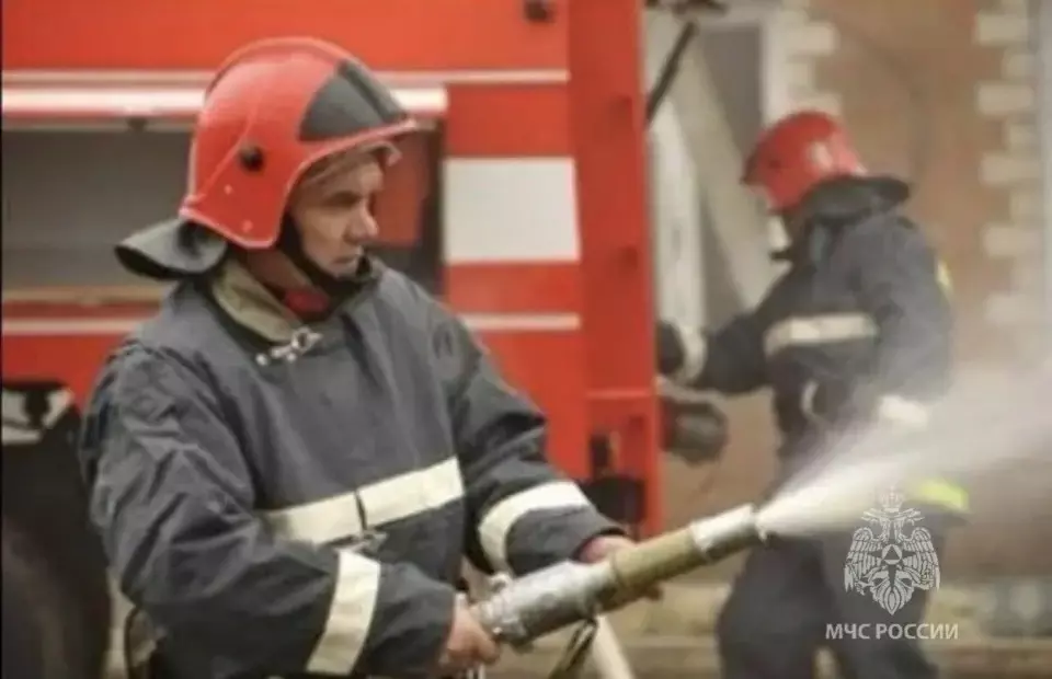 За минувшие сутки на Дону потушили 17 пожаров и ликвидировали последствия 4 ДТП