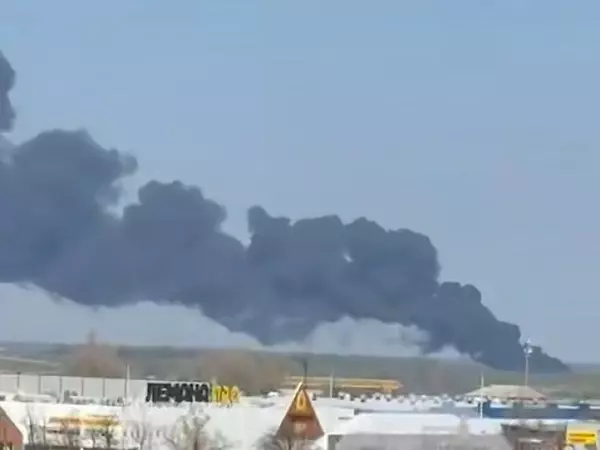 Очевидцы опубликовали жуткие кадры с пожара на складе с горючем в Ростовской области 