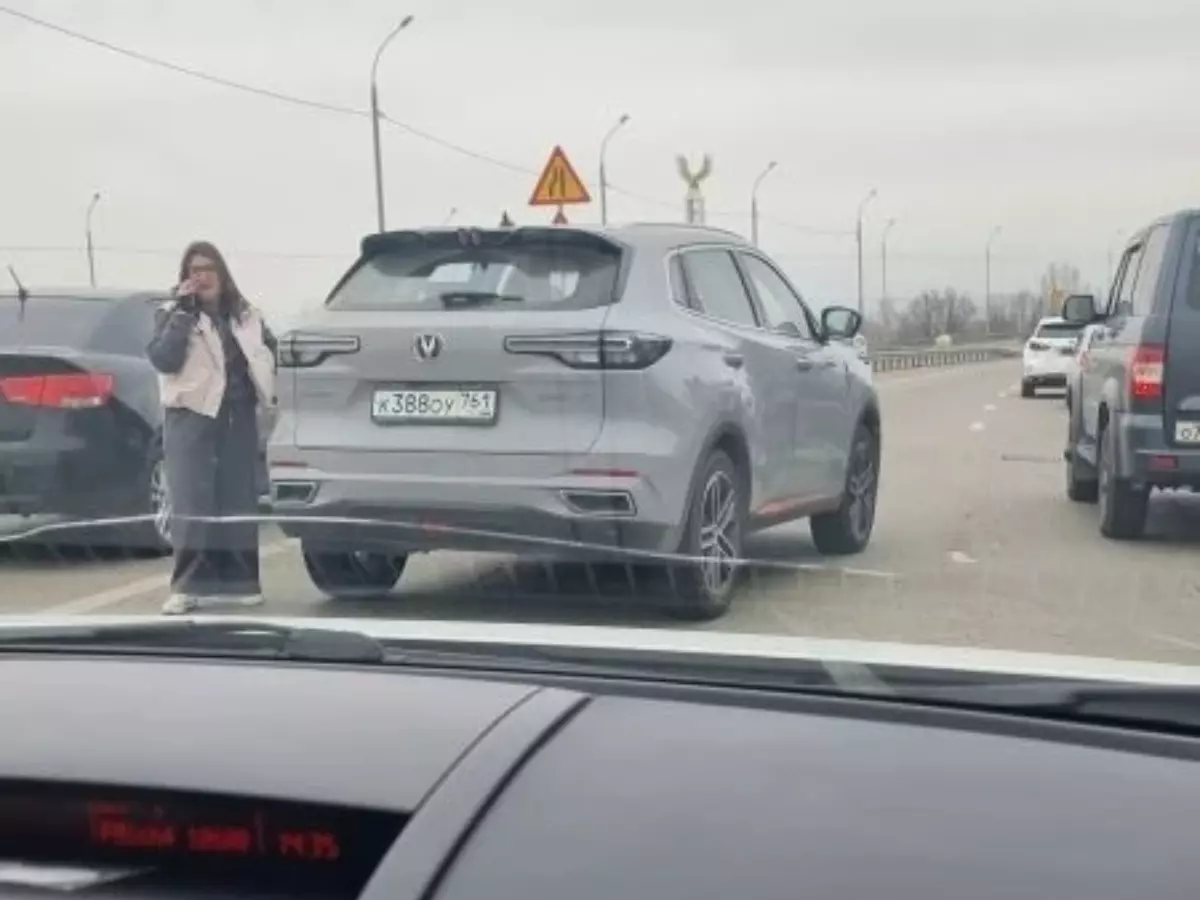 Километровая пробка образовалась под Ростовом из-за ДТП