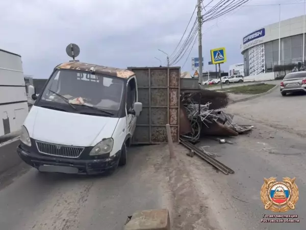 Фото к материалу: В Ростове «ГАЗель» опрокинулась в результате ДТП