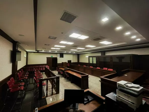 Фото к материалу: В Ростовской области рабочего травмировал свалившийся с опоры железобетонный щит