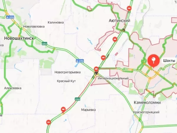 Фото к материалу: На трассе М-4 «Дон» в районе Новошахтинска снова образовалась пробка