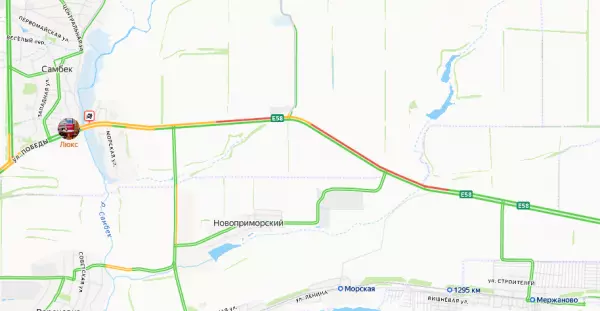 Фото к материалу: Жуткие пробки из-за ДТП сковали движение на трассе Ростов-Таганрог