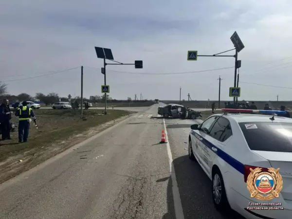 Фото к материалу: Три человека пострадали в ДТП на трассе Ростовской области
