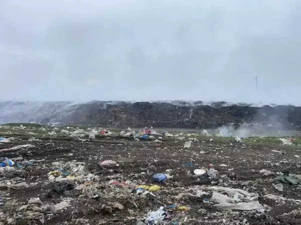 Фото к материалу: В Багаевской из-за тления на мусорном полигоне временно прекратили прием отходов