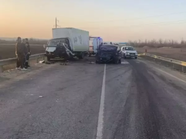 Фото к материалу: В Ростовской области в массовом ДТП погиб водитель иномарки