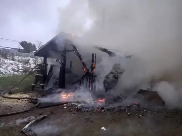 Фото к материалу: Хозпостройка сгорела дотла в сельском поселении под Ростовом