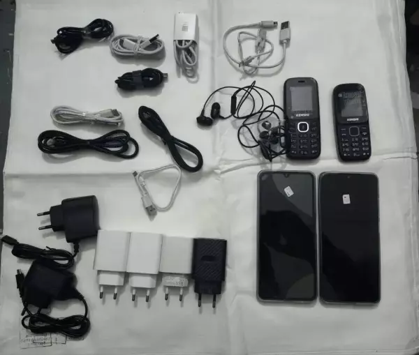 Фото к материалу: В СИЗО Таганрога пытались пронести запрещенные вещества и телефоны с зарядками