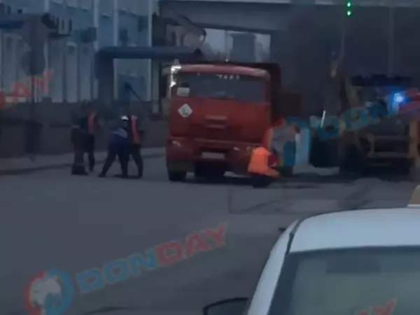 Фото к материалу: Уникальные кадры с места ЧП на Набережной в Ростове