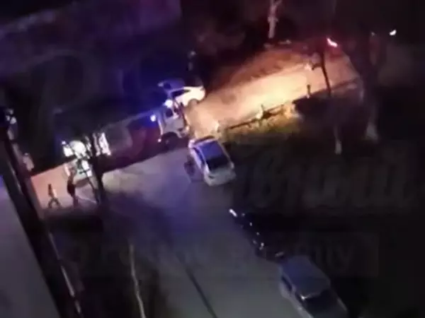 Фото к материалу: В Ростове на Содружества полыхает квартира в многоэтажке