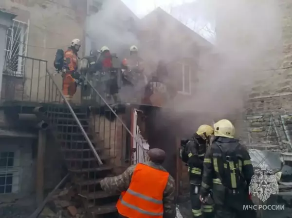 Фото к материалу: В Ростове многодетной семье из сгоревшего дома на Станиславского дали временное жилье