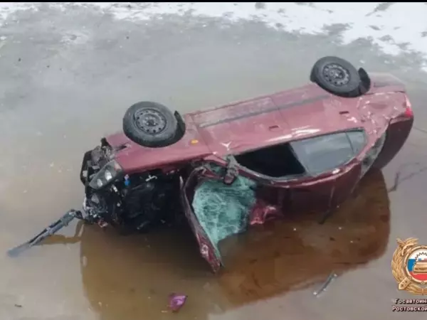 Фото к материалу: В Ростовской области водитель легковушки погиб в ДТП на заледеневшей реке