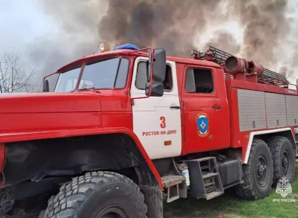 Фото к материалу: Два человека спасли в ДТП в Ростовской области 19 марта