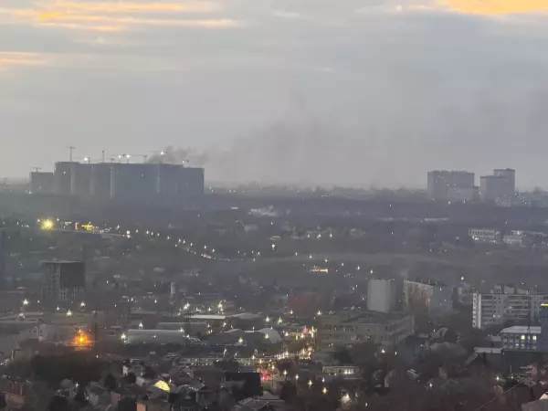 Фото к материалу: В Ростове в Военведе потушили возгорание строительного мусора