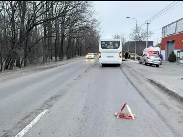 Фото к материалу: В Ростове автобус №56 сбил пешехода