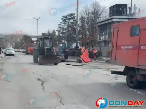 Фото к материалу: В Газпроме рассказали, зачем второй день перекрывают Береговую в Ростове