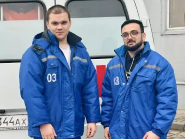 Фото к материалу: В Ростове врачи скорой помощи приняли роды в квартире