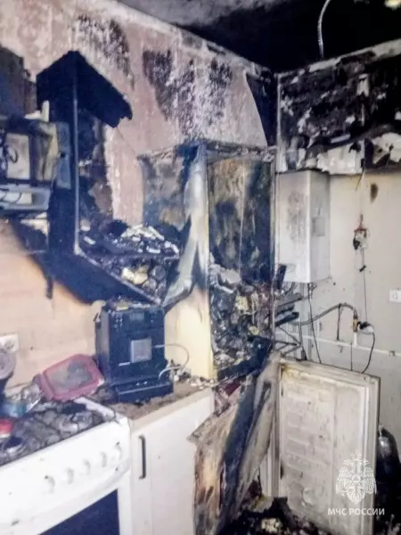 Фото к материалу: Холодильник вспыхнул в квартире на 11-м этаже в Ростове