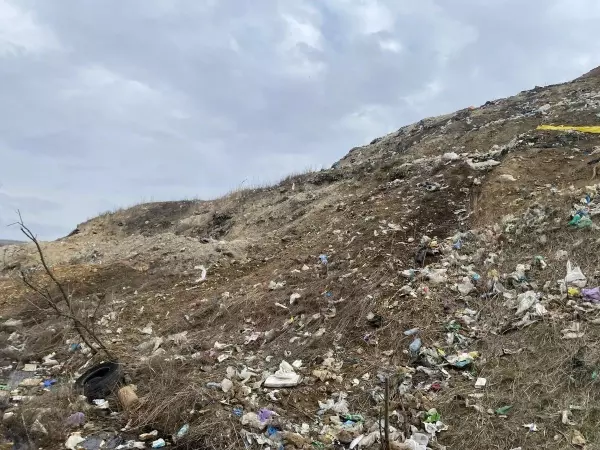 Фото к материалу: Пробы воздуха после пожара на полигоне ТКО в Шахтах находятся в пределах нормы