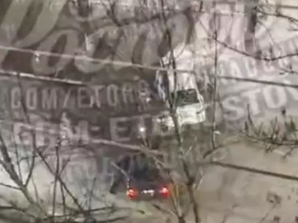 Фото к материалу: ДТП с двумя легковушками заблокировало одну из полос движения на Ленина в Ростове