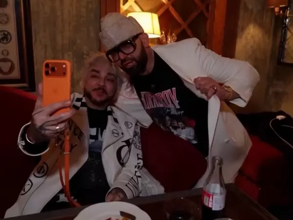 Фото к материалу: Человек-улыбка Николай Василенко встретился с Филиппом Киркоровым после концерта в Ростове