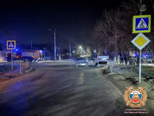 Фото к материалу: В Ростовской области 16-летний пассажир пострадал в ДТП с легковушками