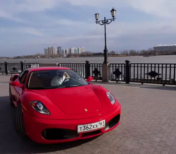 Фото к материалу: Николай Василенко устроил покатушки на «Феррари» на Набережной Ростова