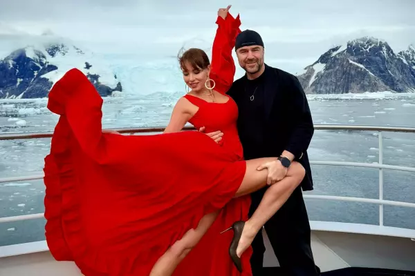 Фото к материалу: Полина Диброва устроила фотосессию в стиле фламенко на фоне ледников Антарктиды