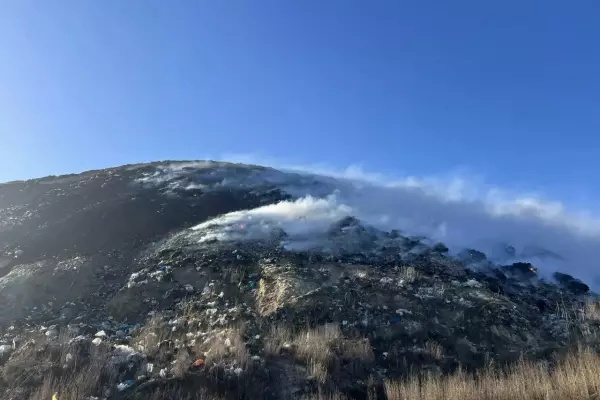 Фото к материалу: В Шахтах пятые сутки тлеют отходы на мусорном полигоне