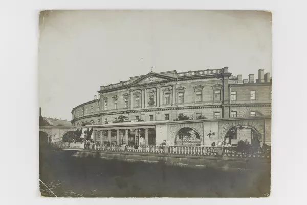 Фото к материалу: ВТБ помог пополнить коллекцию музея-заповедника «Павловск» более 300 предметами искусства