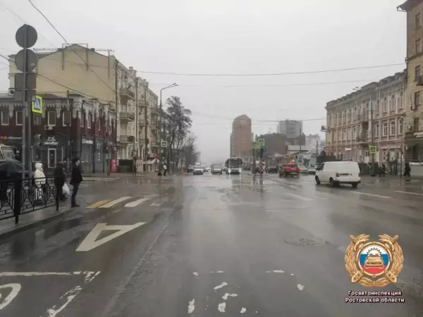Фото к материалу: В Ростове водитель грузовика сбил 17-летнюю девушку